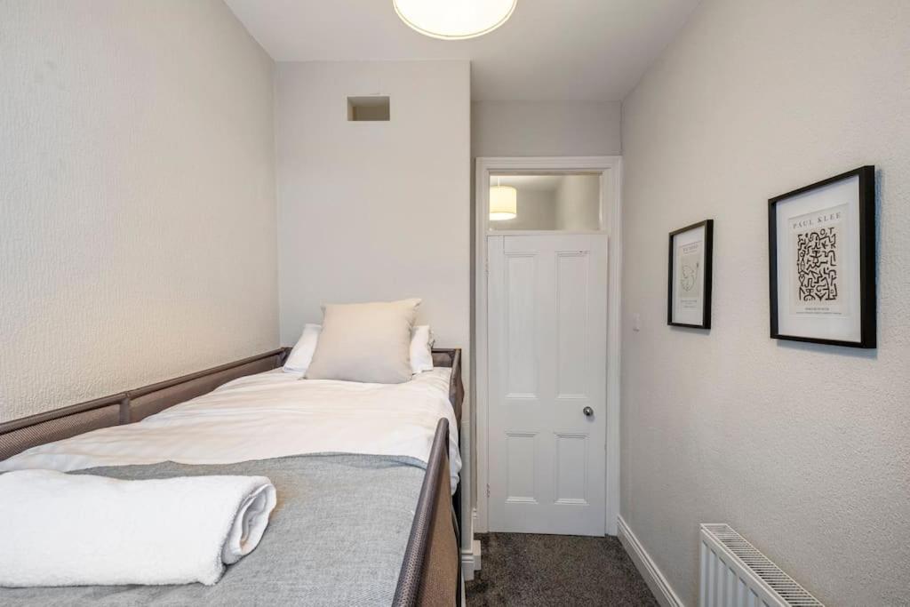 Beautiful Apartment With Parking Hexham Exterior photo