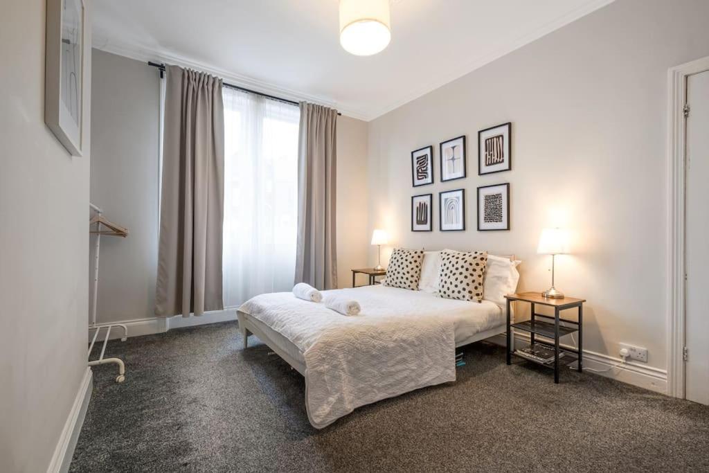 Beautiful Apartment With Parking Hexham Exterior photo